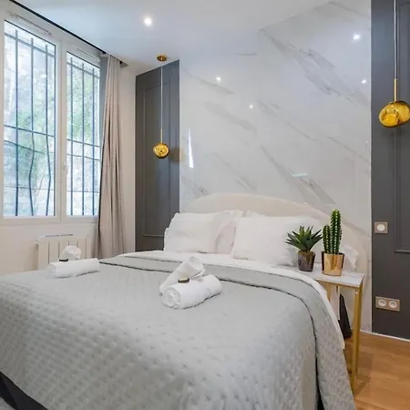 Apartment Luxurious With Stylish Design And Comfort - 105
