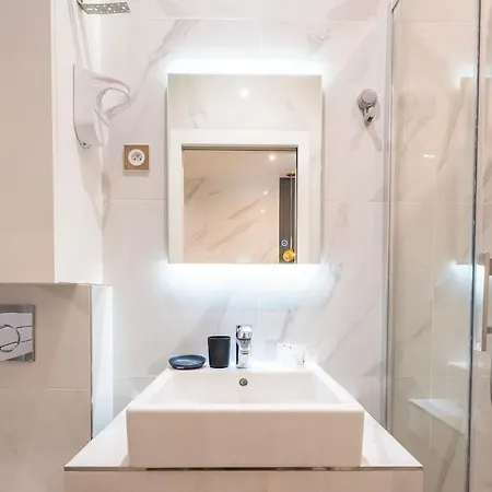 Apartment Luxurious With Stylish Design And Comfort - 105 Paris