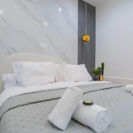 Apartment Luxurious With Stylish Design And Comfort - 105