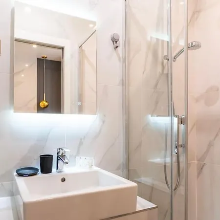 Apartment Luxurious With Stylish Design And Comfort - 105 *